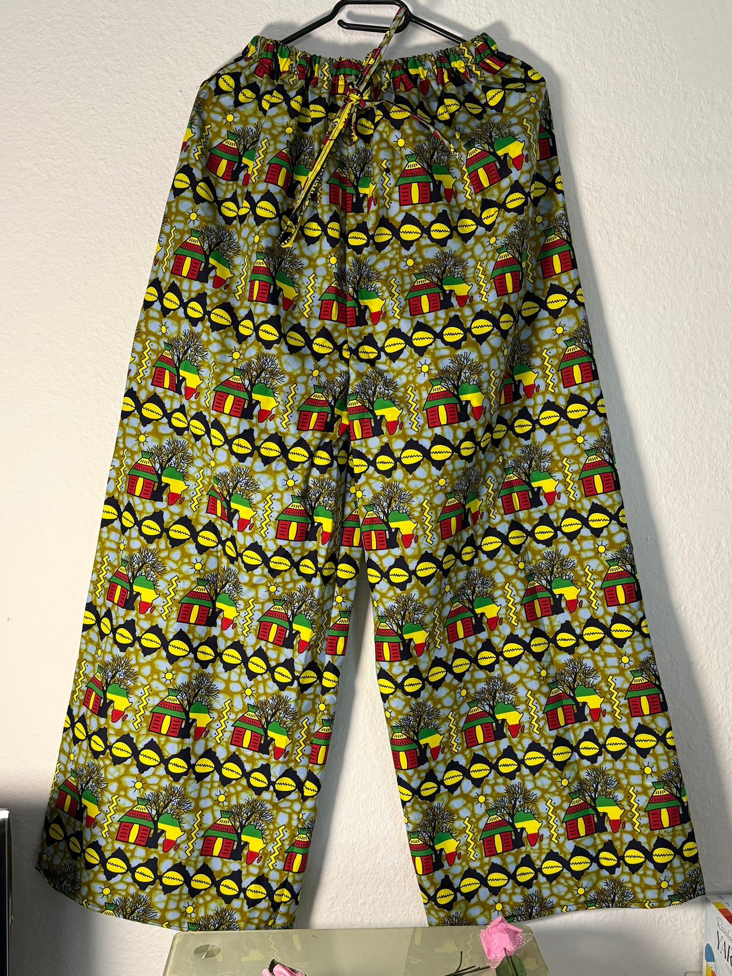 Pantalon mixte avec couleurs drapeau